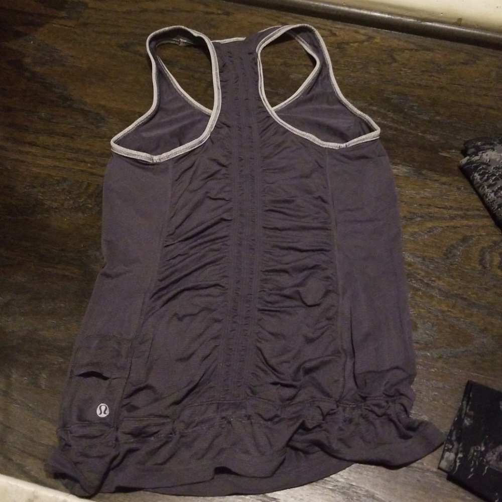 Lululemon scrunch racerback top size 6